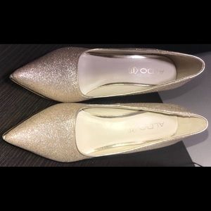 Beautiful Aldo Goldie-86 pumps